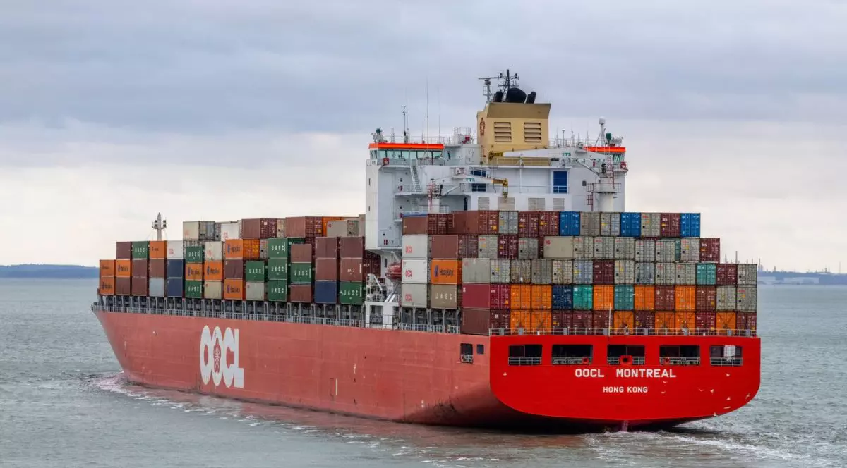 navă de transport naval, plină cu containere