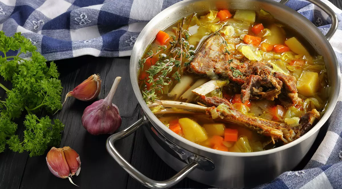 Ciorbă de miel - rețete de borș de miel pentru masa de Paște