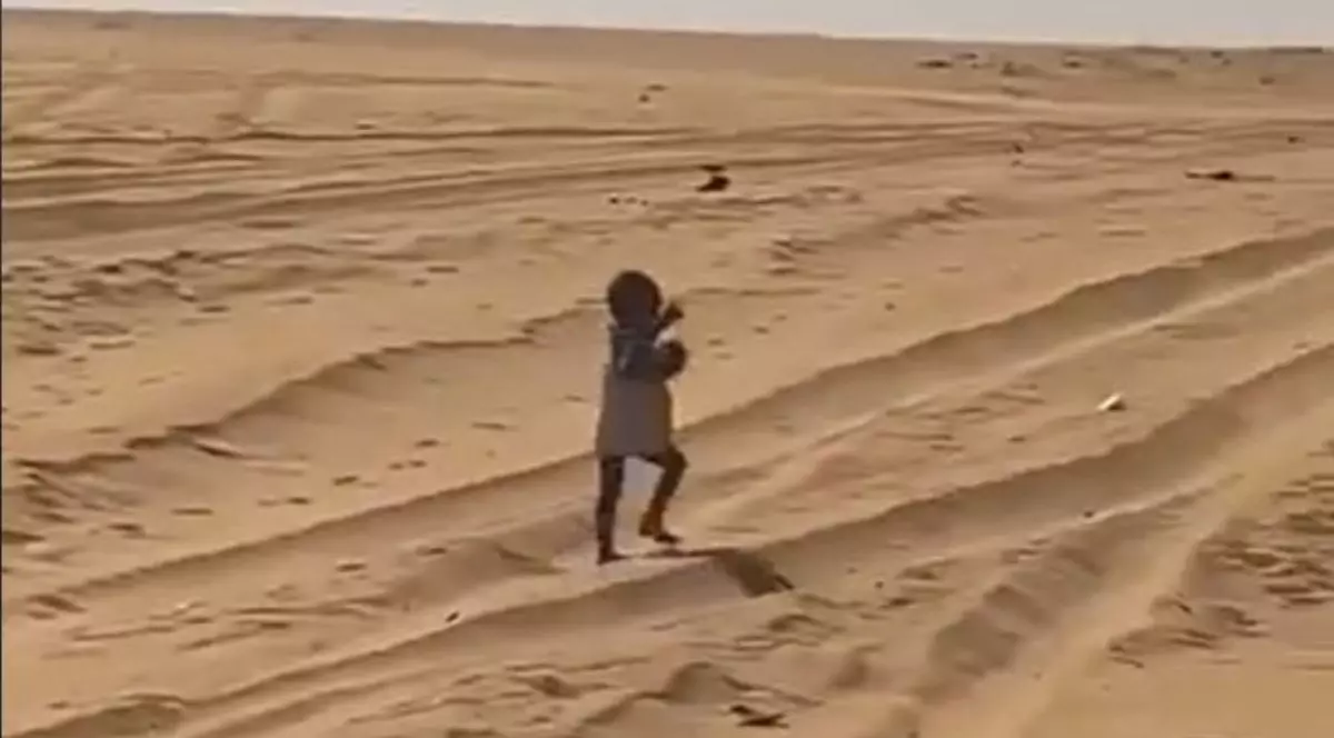Un copil de 5 ani a fost abandonat în mijlocul deșertului Sahara