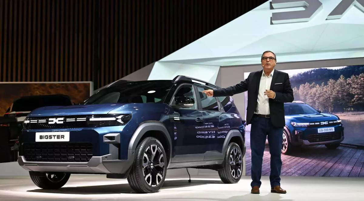 managerul general dacia in timpul unei prezentari a noului model bigster