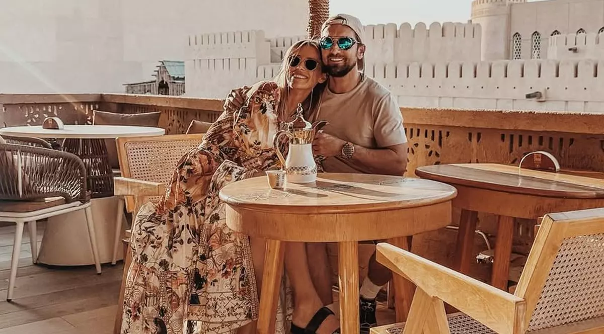 Dani Oțil și Gabriela Prisăcariu, soția lui, în vacanța de Paște din Oman