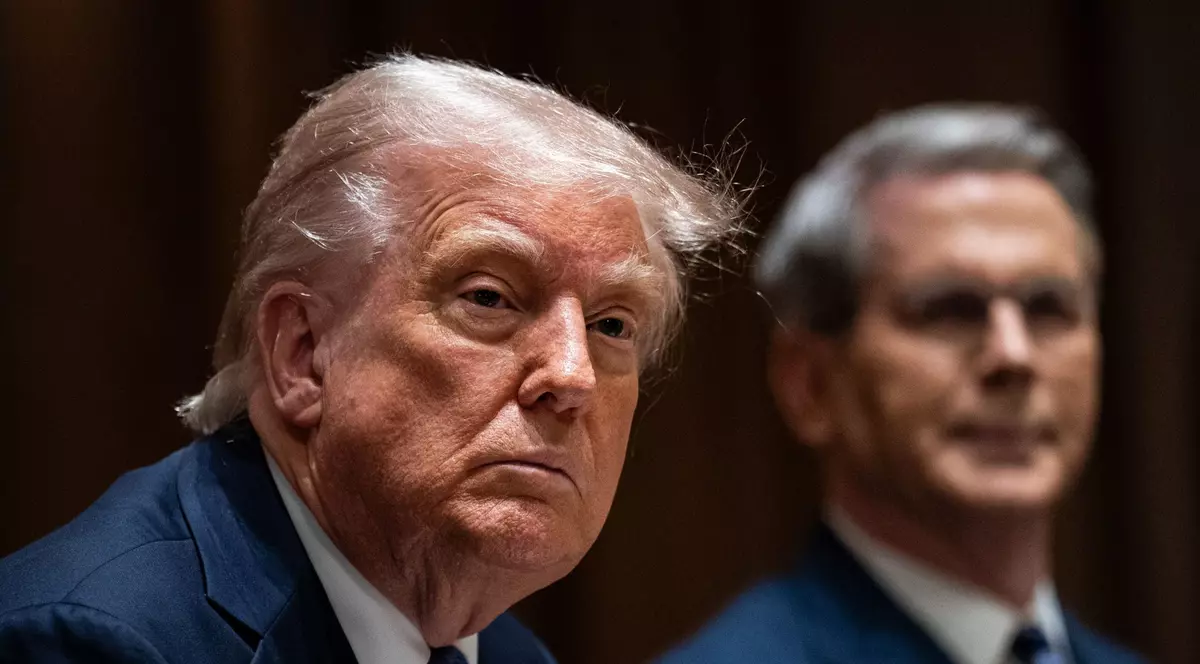 Donald Trump (în prim-plan) și secretarul Trezoreriei americane Scott Bessent Foto: Hepta