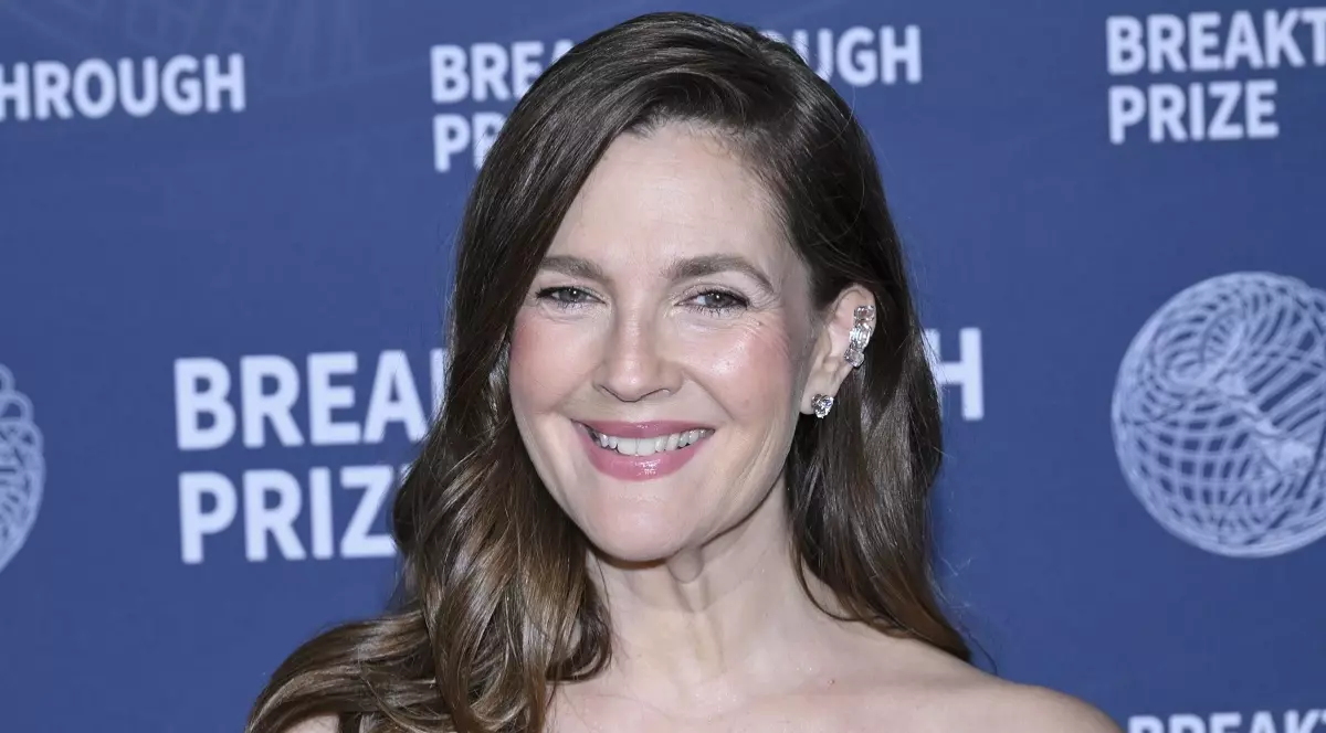 Drew Barrymore cu zâmbetul pe buze la un eveniment
