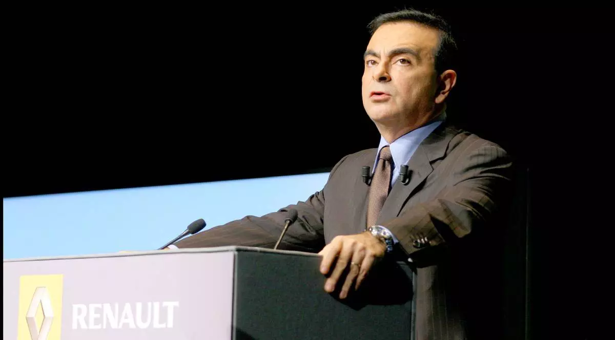 Fostul CEO Renault Nisan, Carlos Ghosn in timpul unei conferinte, in timpul unui discurs.
