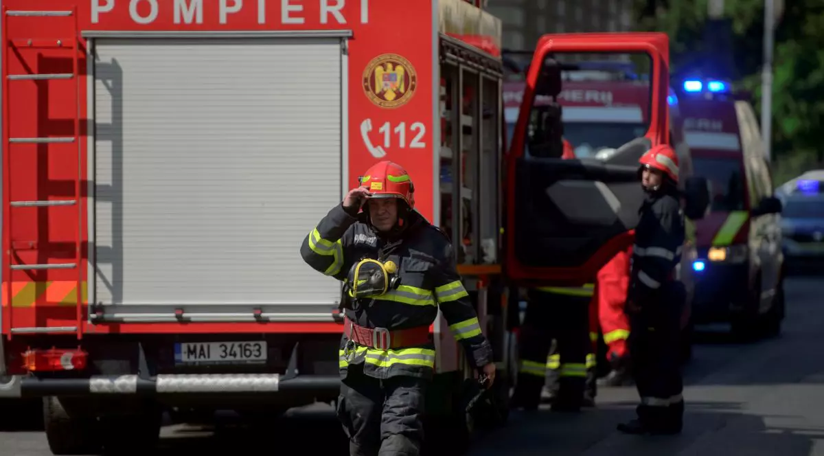 Pompierii militari participa la o interventie