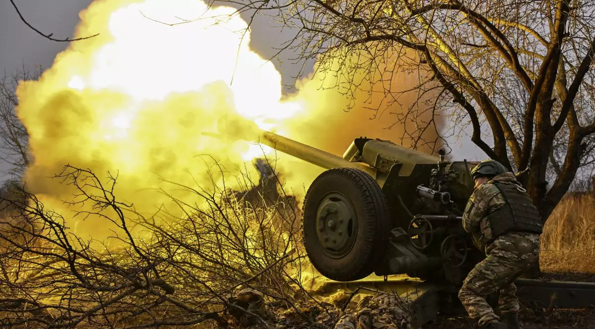 Artileria rusă bombardează pozițiile ucrainene