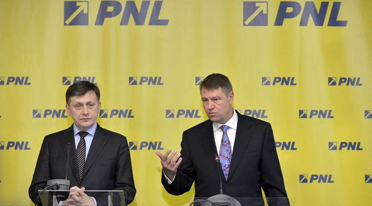 Alchimia românească: când alegi și se alege praful