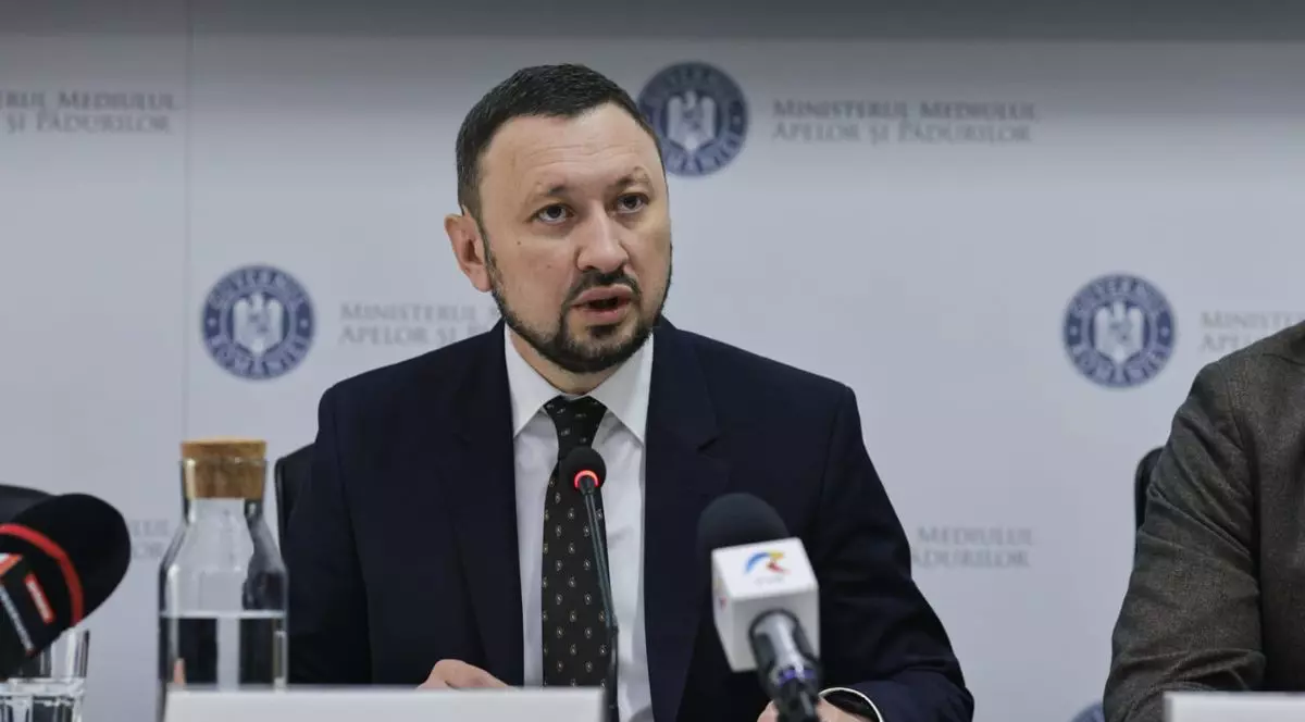 Mircea Fechet, la o conferință de presă la sediul Ministerului Mediului, Apelor și Pădurilor, 10 aprilie 2025