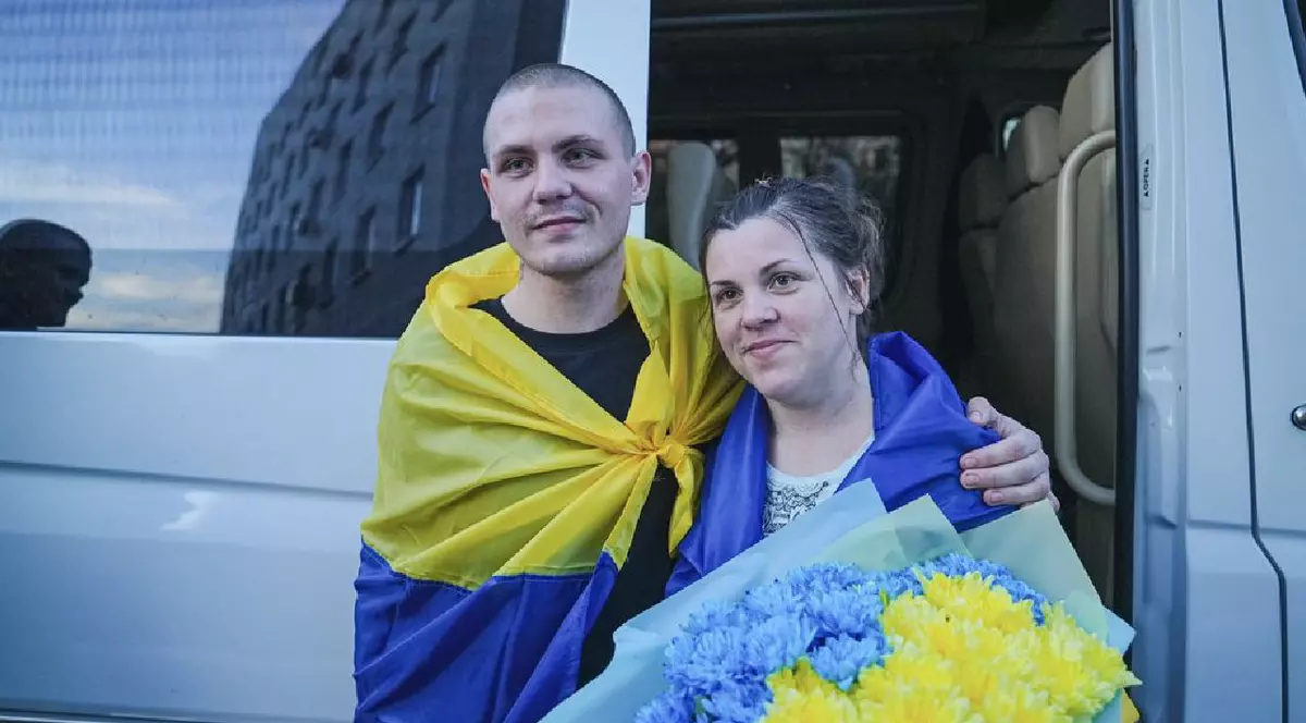 Mamă și fiu luați prizonieri din combinatul Azovstal, reuniți de Paști, după 3 ani de captivitate în Rusia: „Dacă visez, nu mă trezi!”
