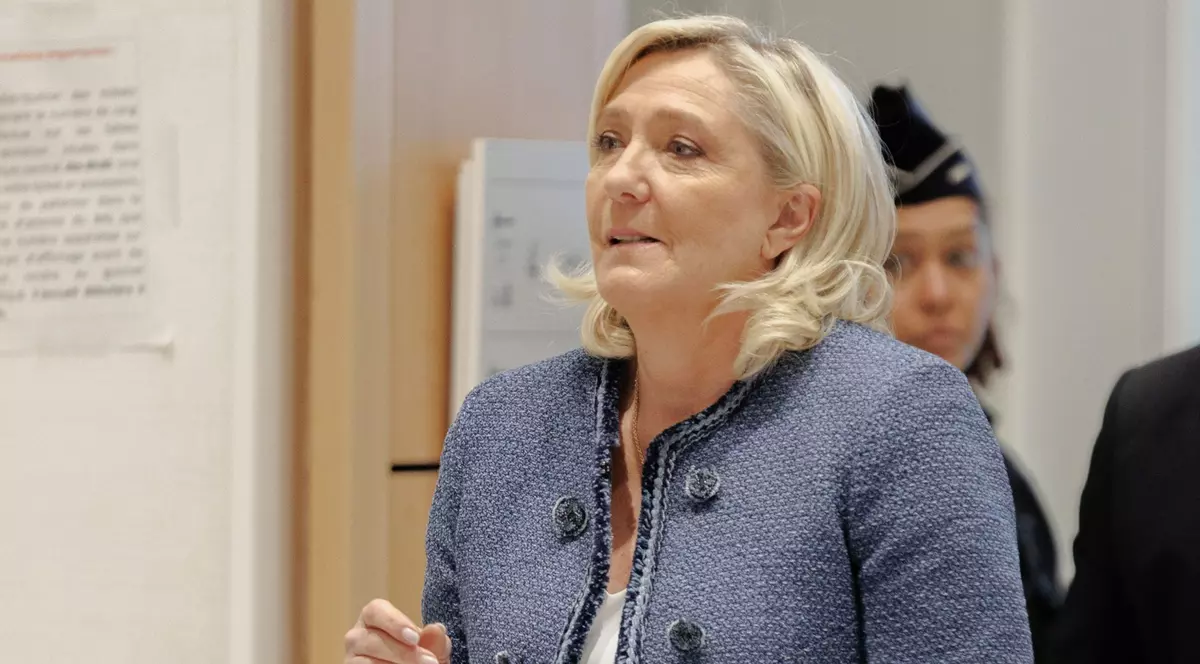 Marine Le Pen surprinsă luni, 31 martie 2025, la Curtea Penală din Paris