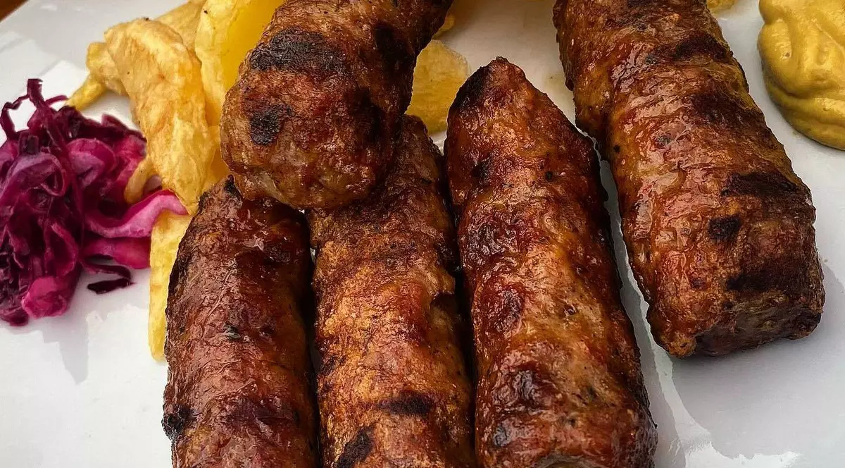 În București o porție de trei mici costă până în 20 de lei. Foto: Libertatea