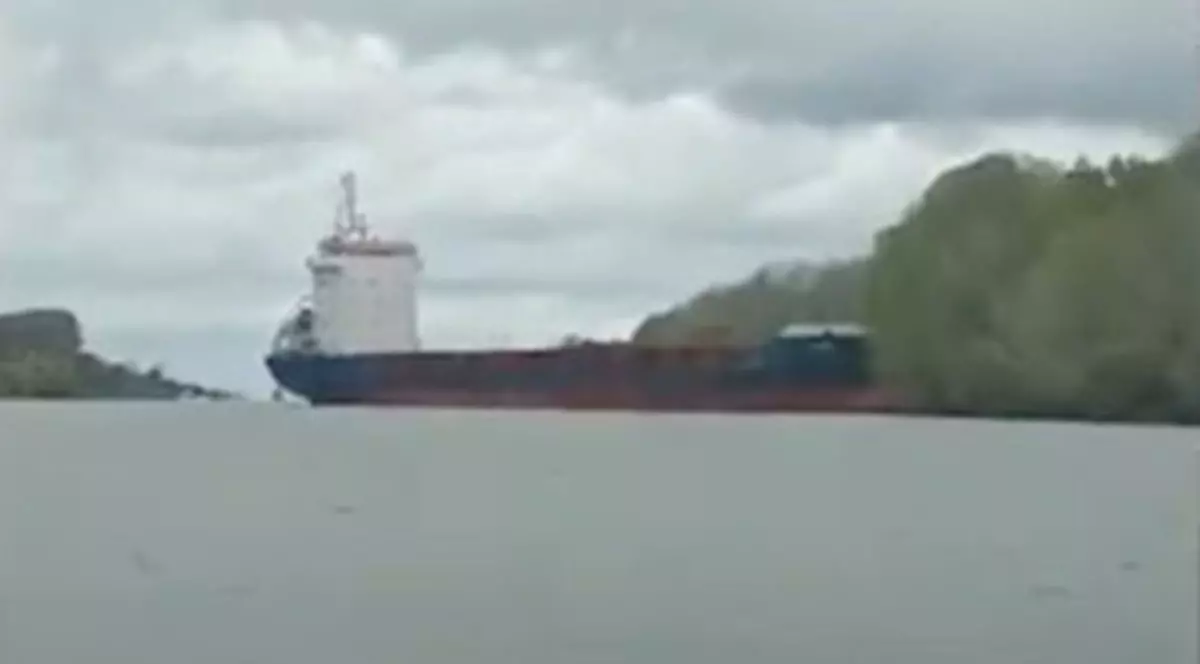 O navă care mergea la Galați, sub pavilionul insulelor St Kitts și Nevis, a eșuat pe malul canalului Sulina
