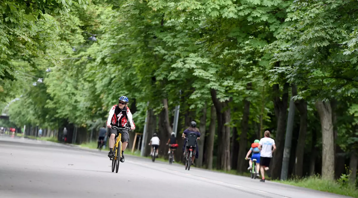 O româncă de 12 ani și doi amici au bătut și jefuit o adolescentă, în parcul Prater din Viena, și au postat totul pe net: „Nu va răspunde penal”