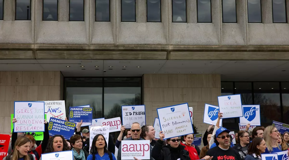 Protest în fața Departamentului american al Sănătății, la Washington D.C. Foto: Profimedia
