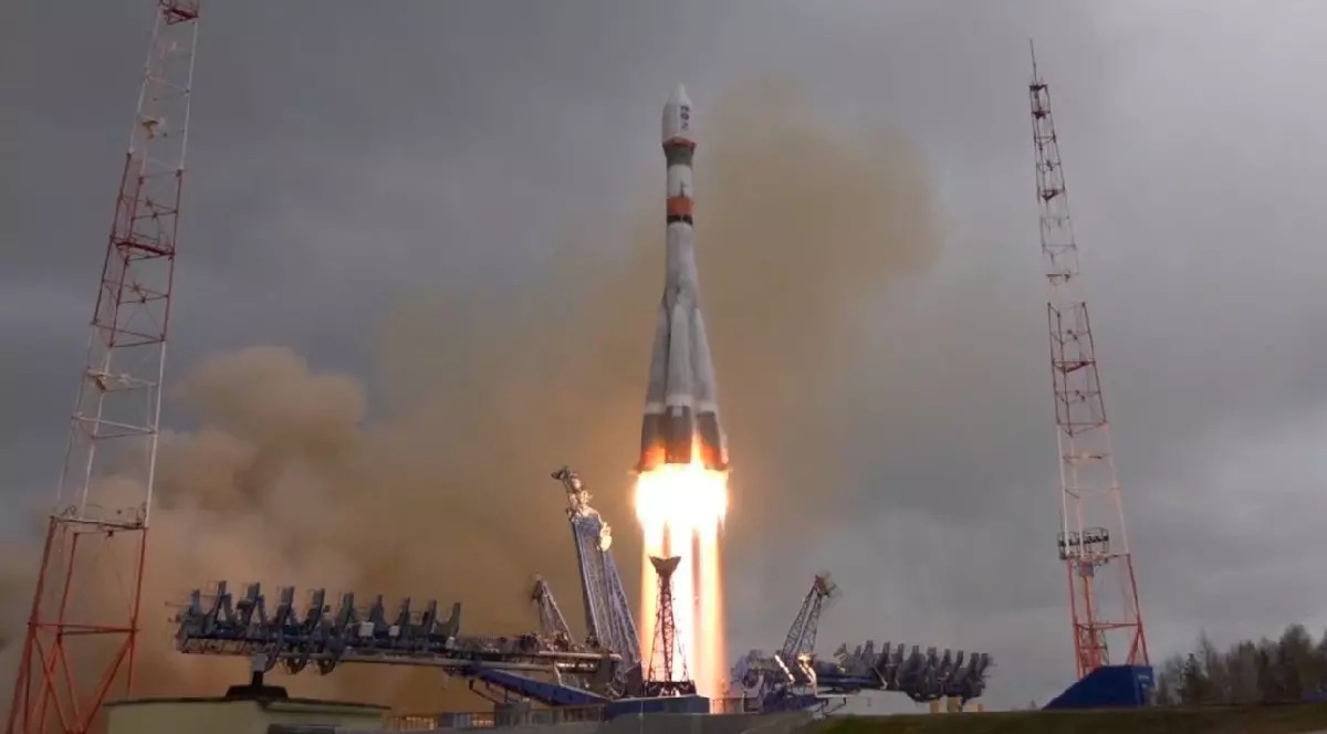 Forțele spațiale ruse au lansat cu succes o rachetă purtătoare Soyuz-2.1a cu un satelit militar de supraveghere Bars-M nr. 3 de pe cosmodromul Plesetsk, arată imaginile Ministerului rus al Apărării, 19 mai 2022