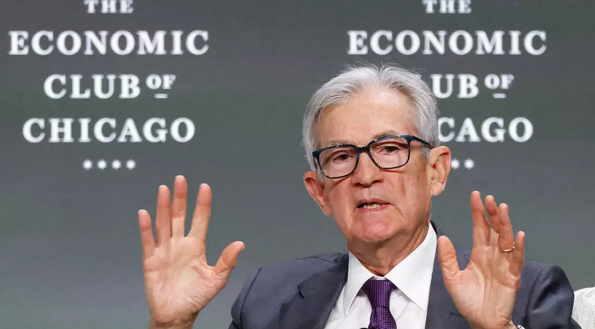 Șeful Rezervei Federale Americane, Jerome Powell, îmbrăcat la costum, are o intervenție la Economic Club of Chicago Foto: Profimedia