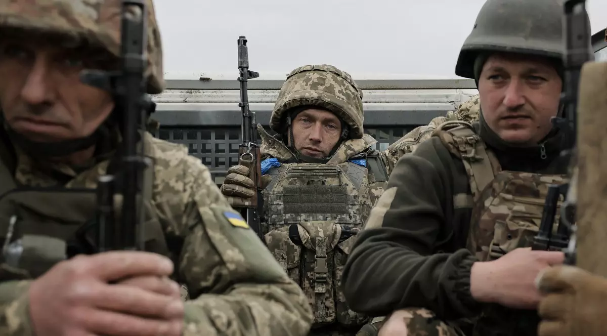 Trei soldați pe front, în Ucraina