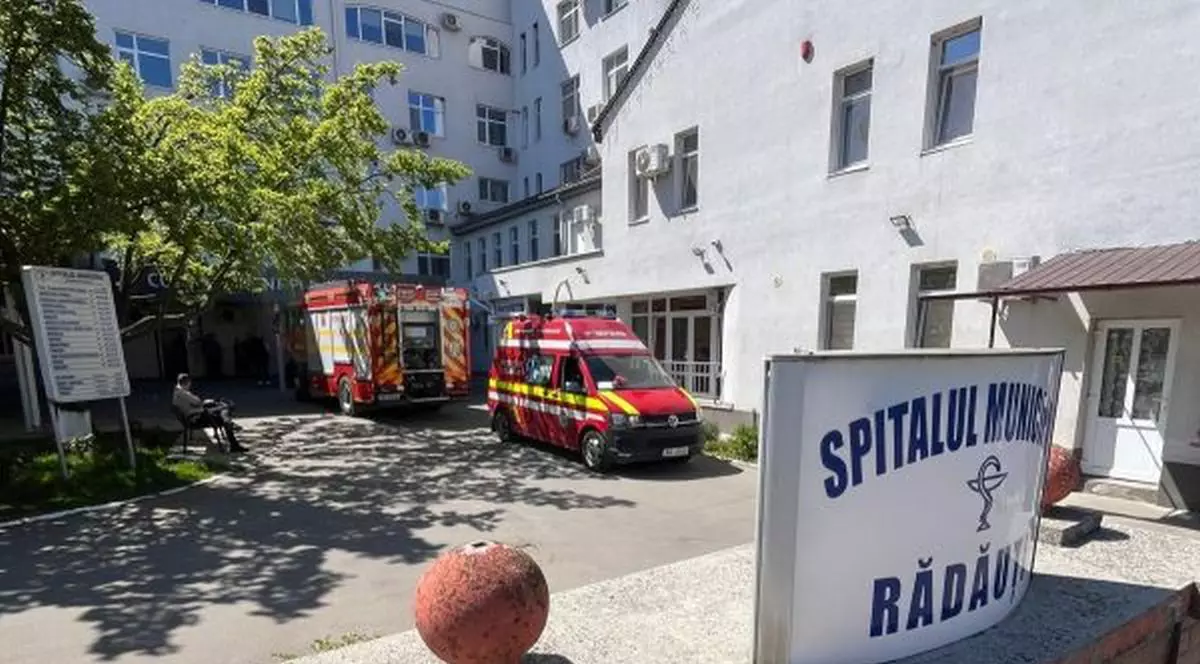 Pompierii au intervenit la Spitalul Municipal Rădăuți, după ce mai multe cabluri electrice au luat foc