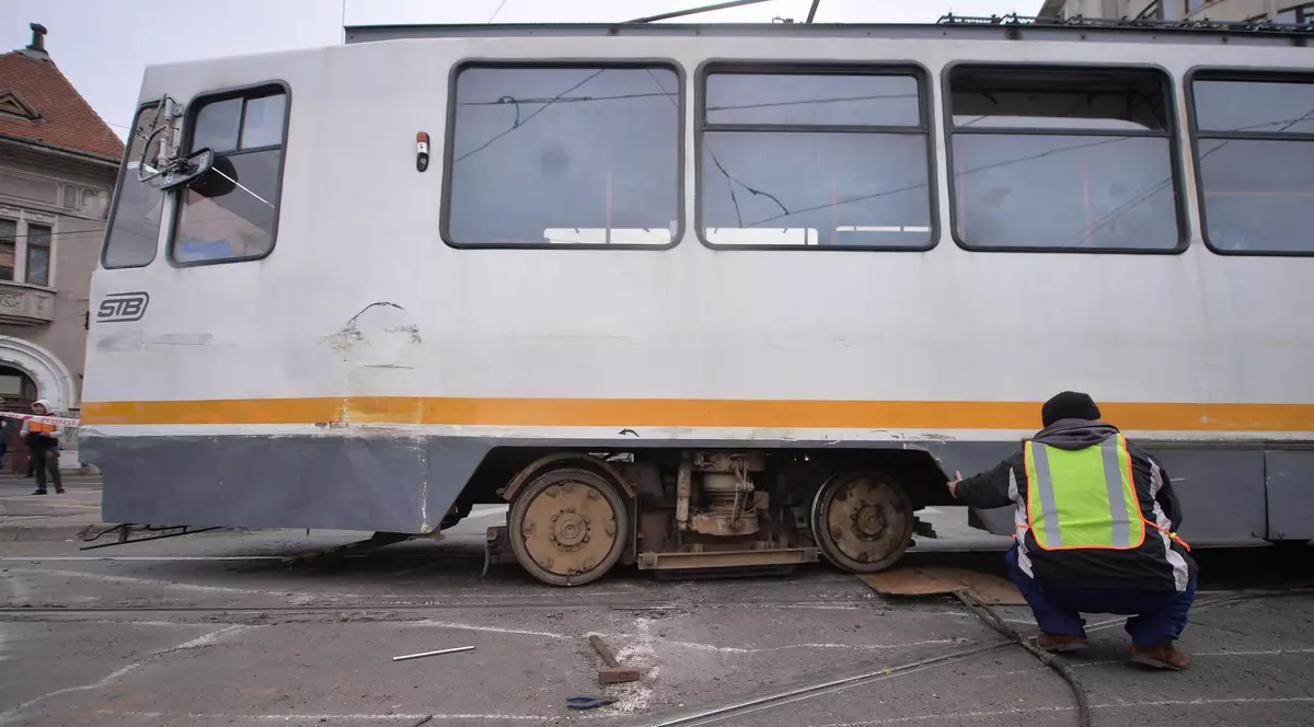 Poză cu un tramvai din București