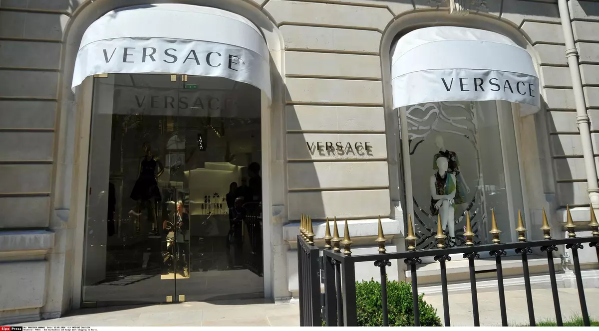 Versace, un magazin din Paris