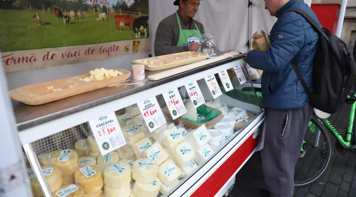 Târgul de Florii are loc în curtea Ministerului Agriculturii și Dezvoltării Rurale din București. FOTO: Dumitru Angelescu (Libertatea)