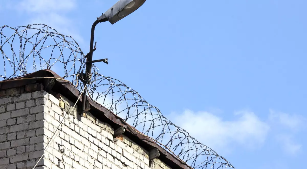 Imagine cu un zid al unei închisori