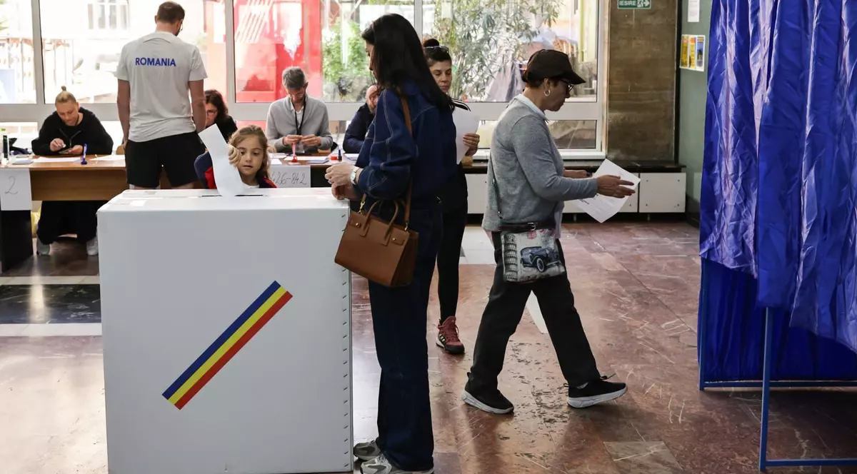 Persoane care voteaza în turul doi al alegerilor prezidențiale din România, 18 mai 2025