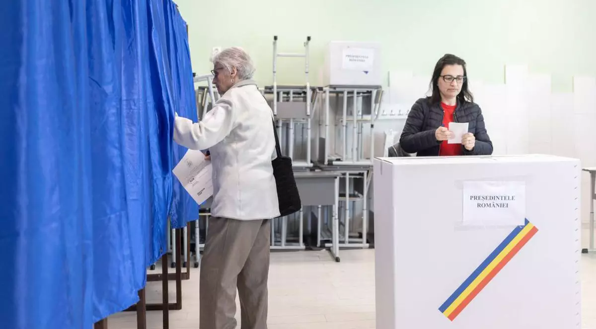 O persoana isi exercita dreptul la vot, in cel de-al doilea tur al prezidențialelor