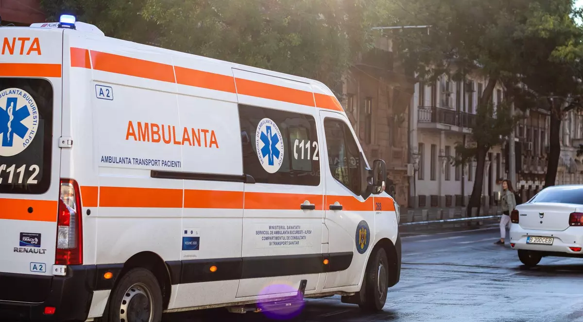 Ambulanță surprinsă prin oraș