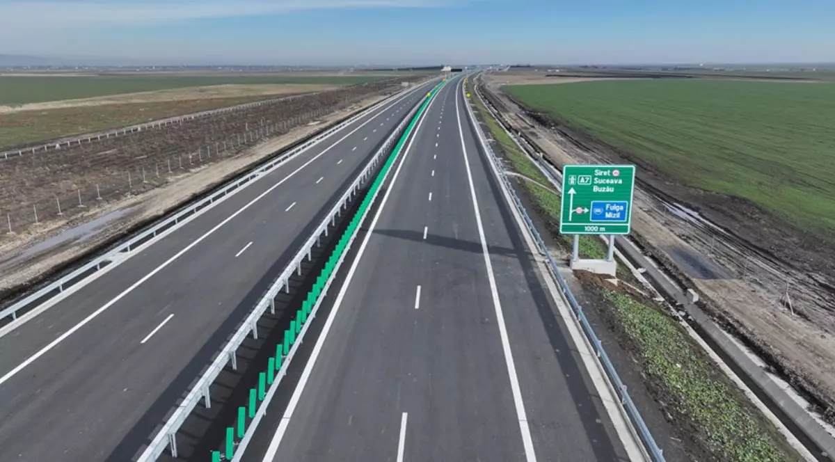 Imagine aeriană cu o bucată din autostrada A7 Ploiești - Buzău