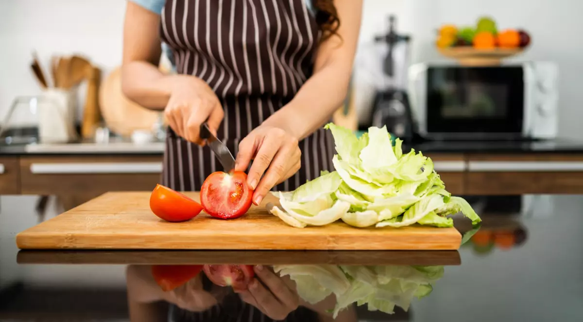 Cum întreții un blat de masă din stejar pentru a-i păstra frumusețea și rezistența?