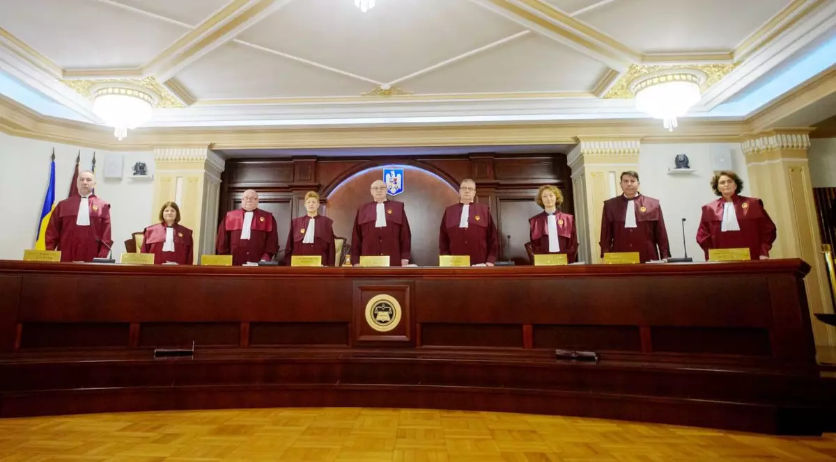 CCR a anunțat ședința de validare a lui Nicușor Dan înainte să dea un verdict la contestația lui George Simion: „În eventualitatea respingerii, vom organiza ședința solemnă”