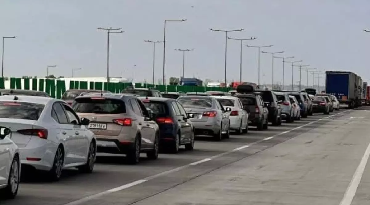 Mai multe mașini stau în coloană la vama Giurgiu Ruse