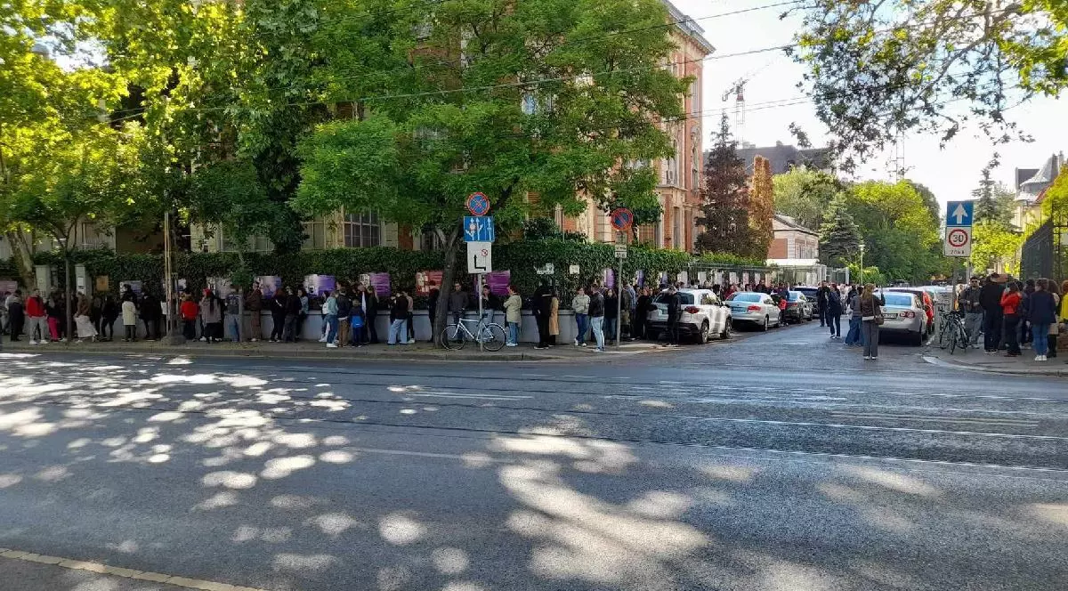 Cozi laa Budpesta la secțiile de votare.