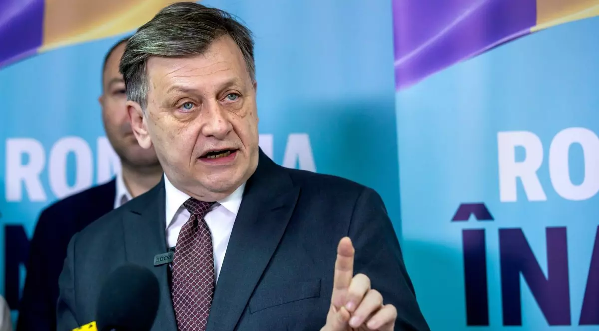 Crin Antonescu a ratat turul doi al prezidențialelor 2025, fiind depășit la voturi de George Simion și Nicușor Dan
