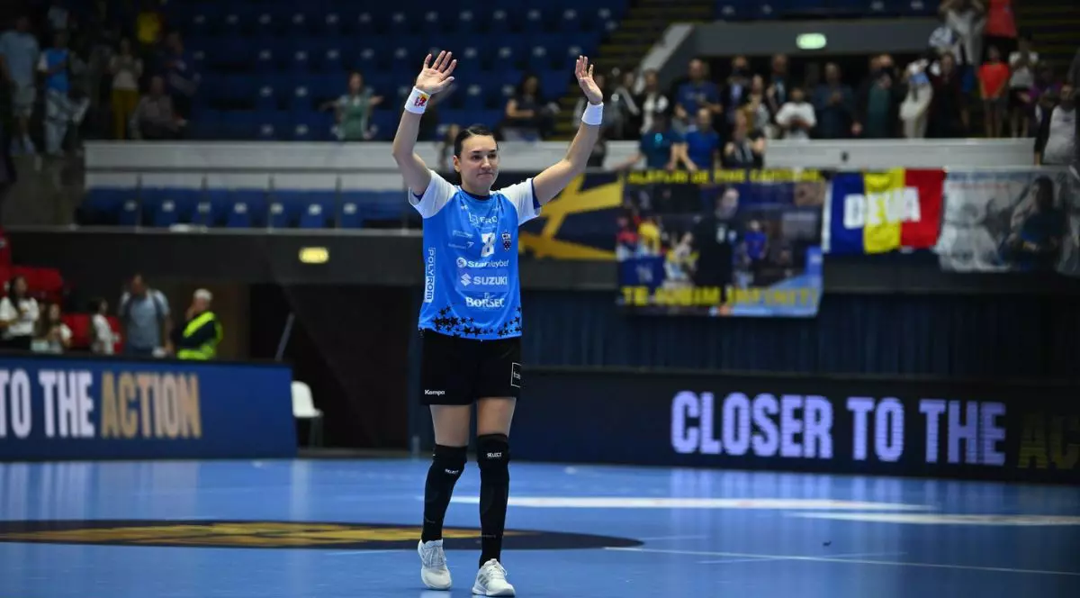 Cristina Neagu, în timpul unui meci de handbal împotriva Esbjerg, 20 aprilie 2025