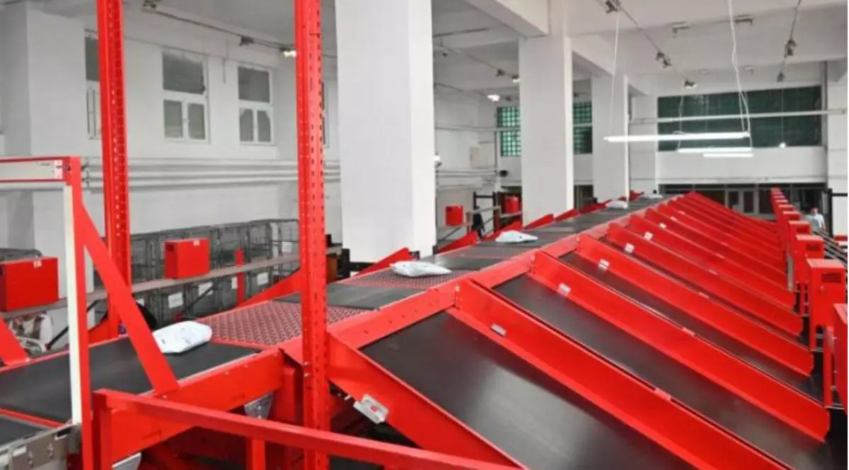 Poză cu echipamentul cumpărat de Poșta Română