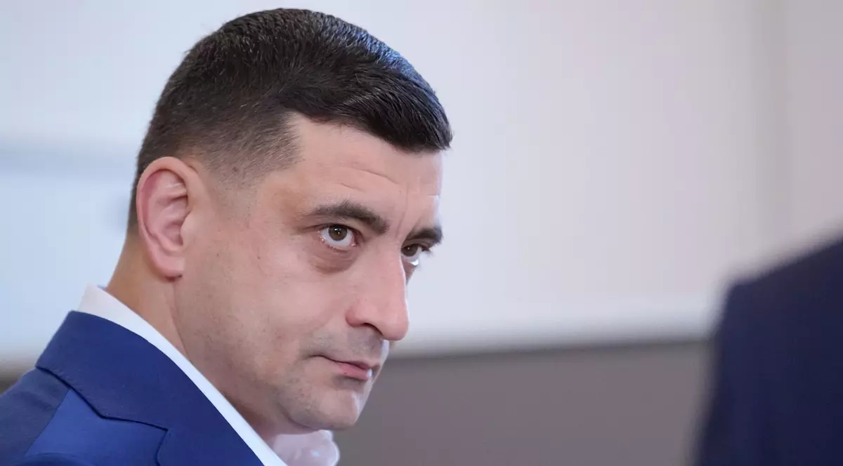 George Simion surprins în ziua alegerilor prezidențiale, turul 2.