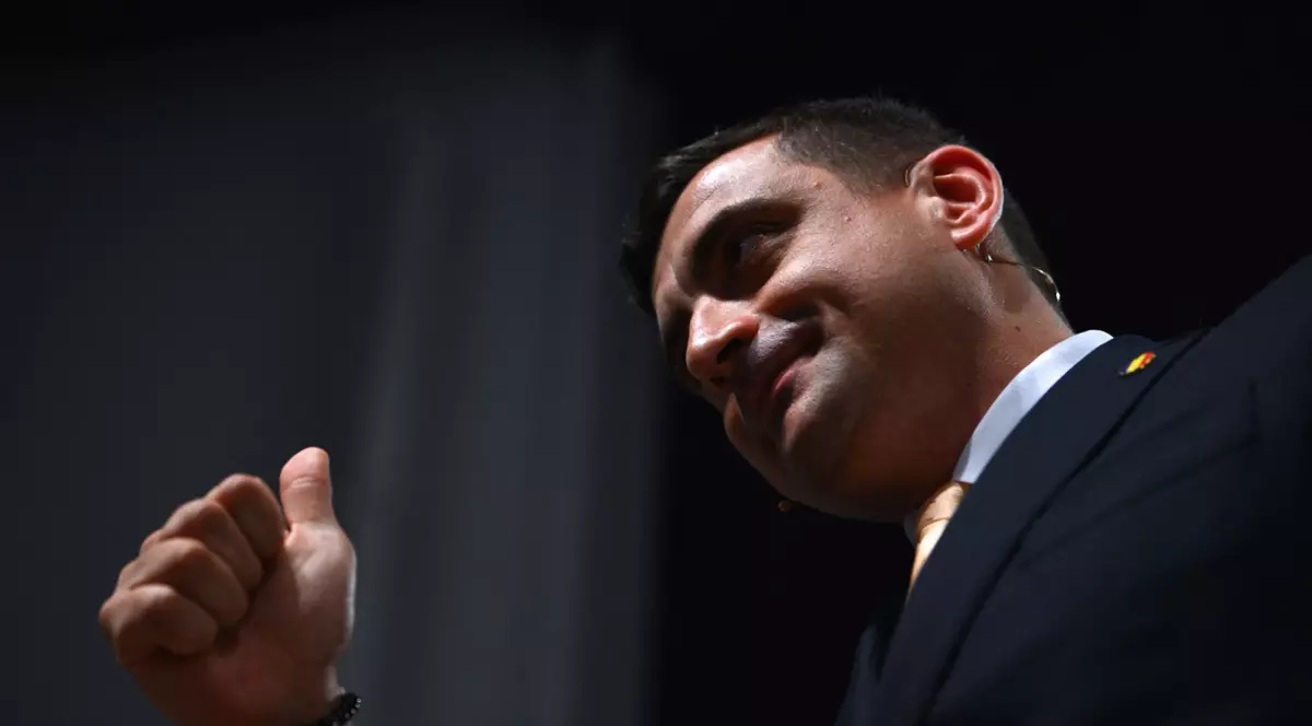 Candidatul prezidențial și liderul Alianței pentru Unirea Românilor (AUR), George Simion, vorbește în timpul unei dezbateri cu Nicușor Dan