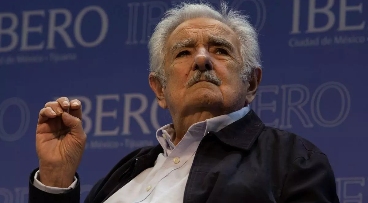 Președintele uruguayan Jose Mujica vorbește în timpul unei conferințe de presă la Universitatea Ibero-Americană din Mexic