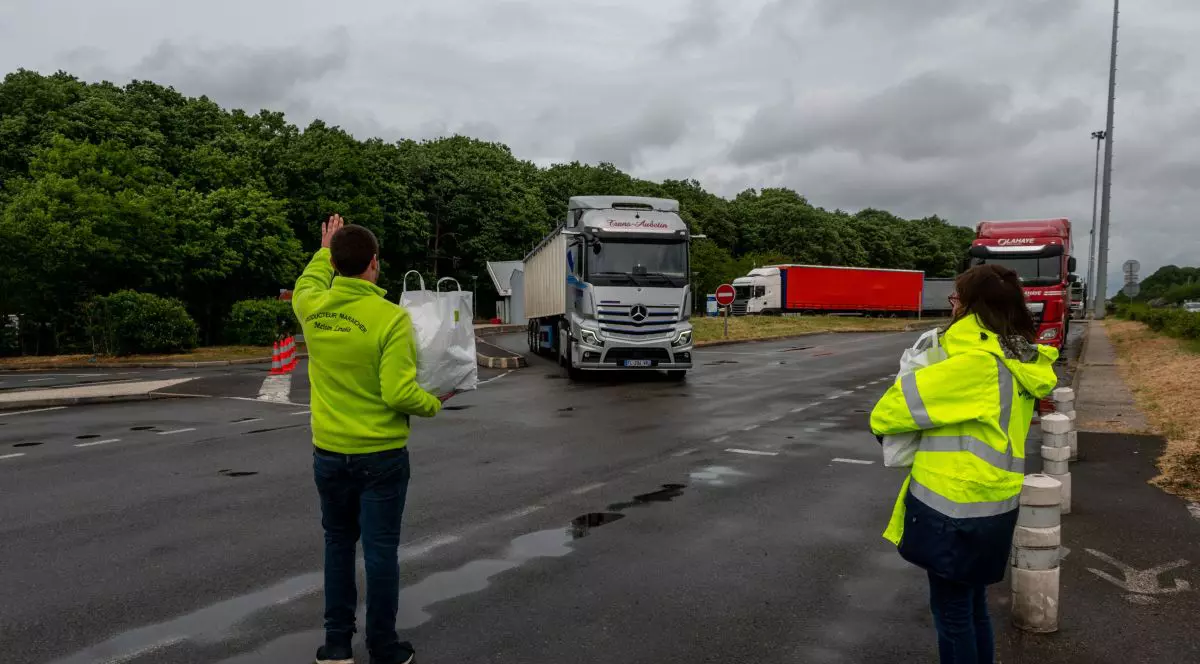 Un TIR este chemat pentru inspecție la o vamă din Franța
