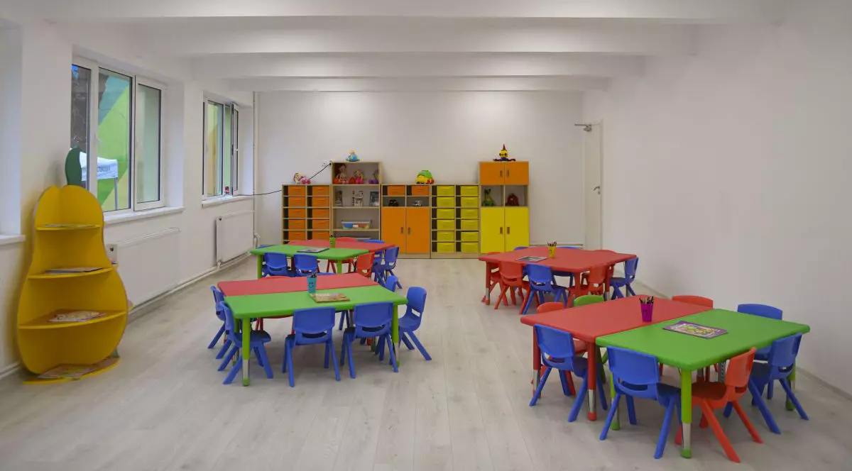 Imagine cu o sala de la o grădiniță din București