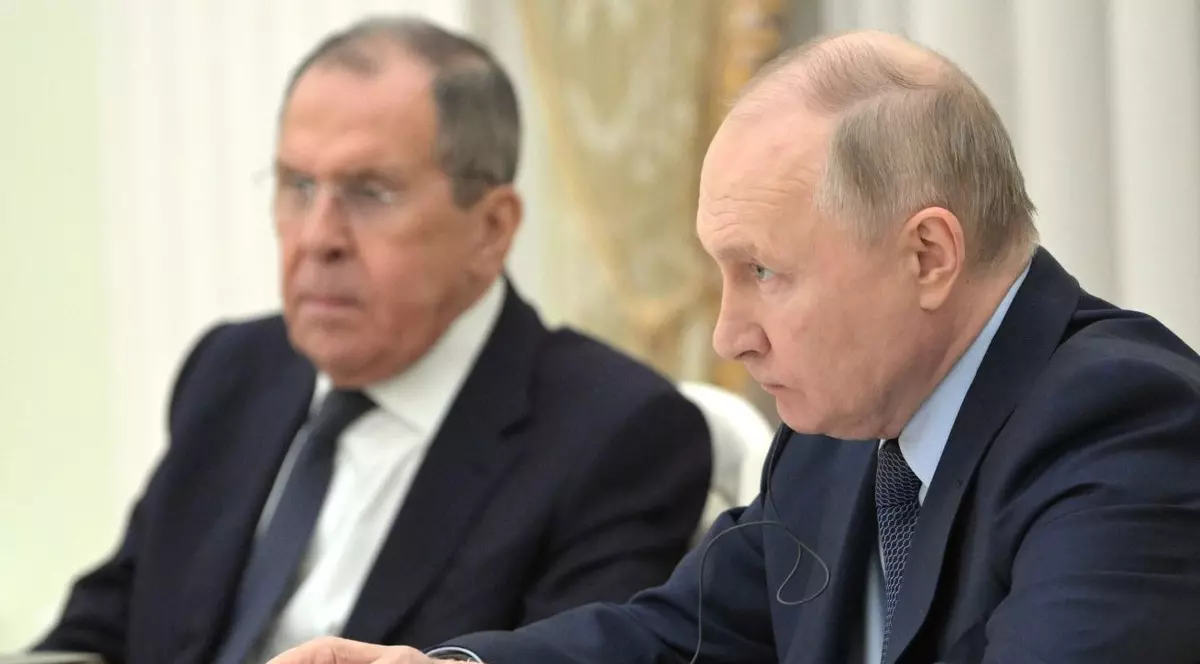 Vladimir Putin (dreapta) și ministrul său de externe Serghei Lavrov Foto: Hepta