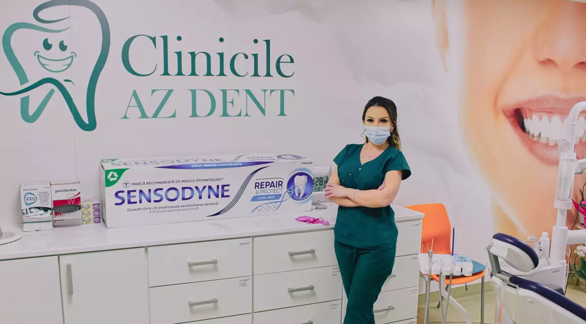 Doctor Andra Zeta Batineanu in receptie clinica dentara AZdent