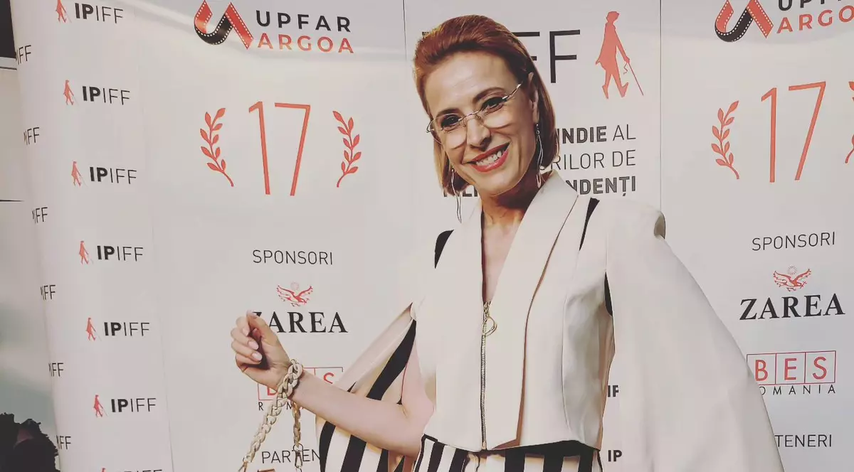 Mesajul transmis de Monica Davidescu pentru cei care o urmăresc în mediul online. „În 26 mai am termen de «divorț» la Giurgiu. Am nevoie de martori”