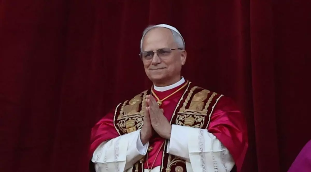 Noul Papa ales Leon al XIV-lea, Leone al 14-lea, Robert Francis Prevost apare pe balconul Bazilicii Sfântul Petru imediat după votul pentru Conclav, Cetatea Vaticanului, 8 MAI 2025.