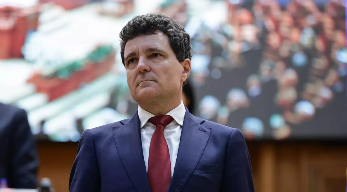 Reformarea serviciilor secrete, marea provocare a mandatului de președinte al lui Nicușor Dan
