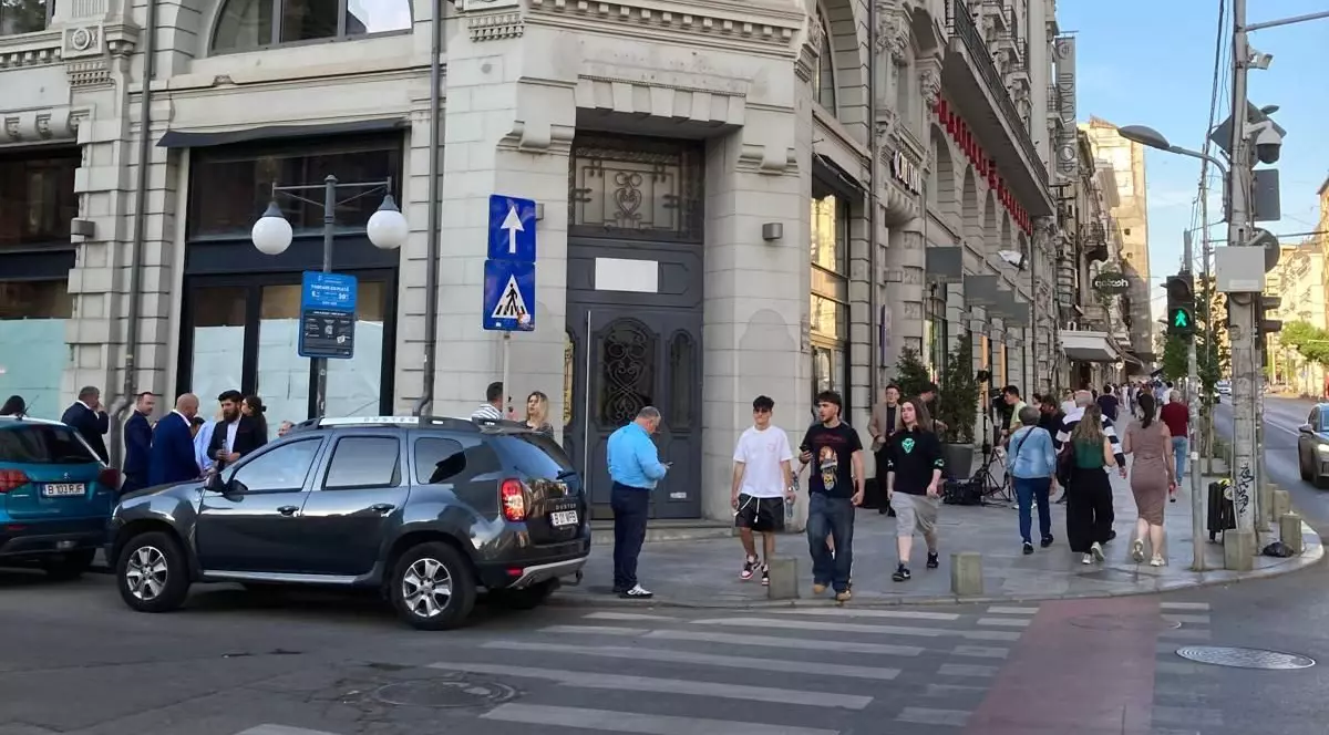 Ce se întâmplă la sediul de campanie al lui Nicușor Dan, într-o berărie din București