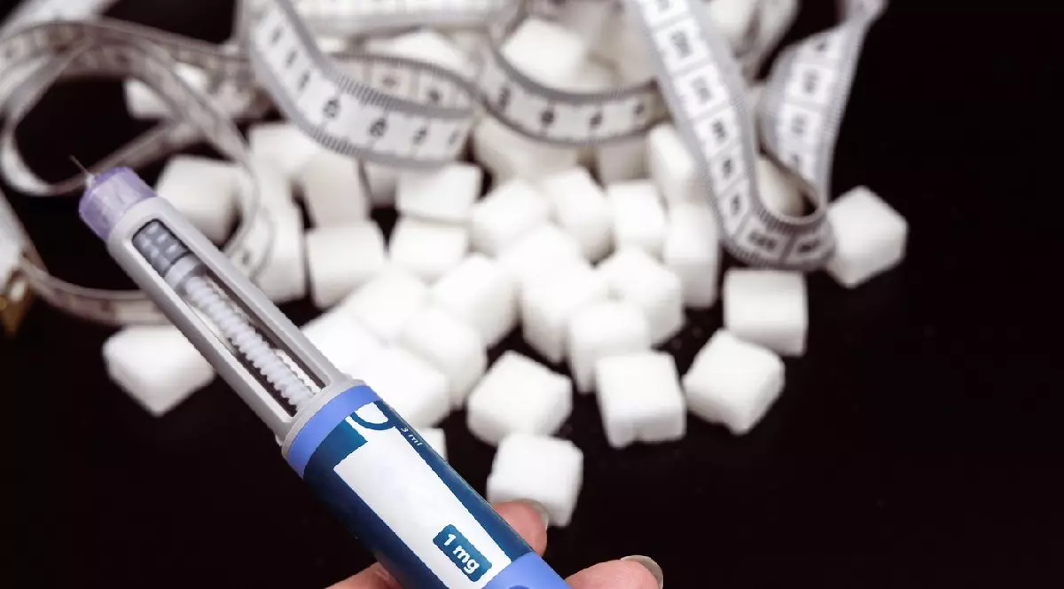 Ozempic Insulină stilou injectabil pe un fundal întunecat pentru diabetici și pierderea în greutate.