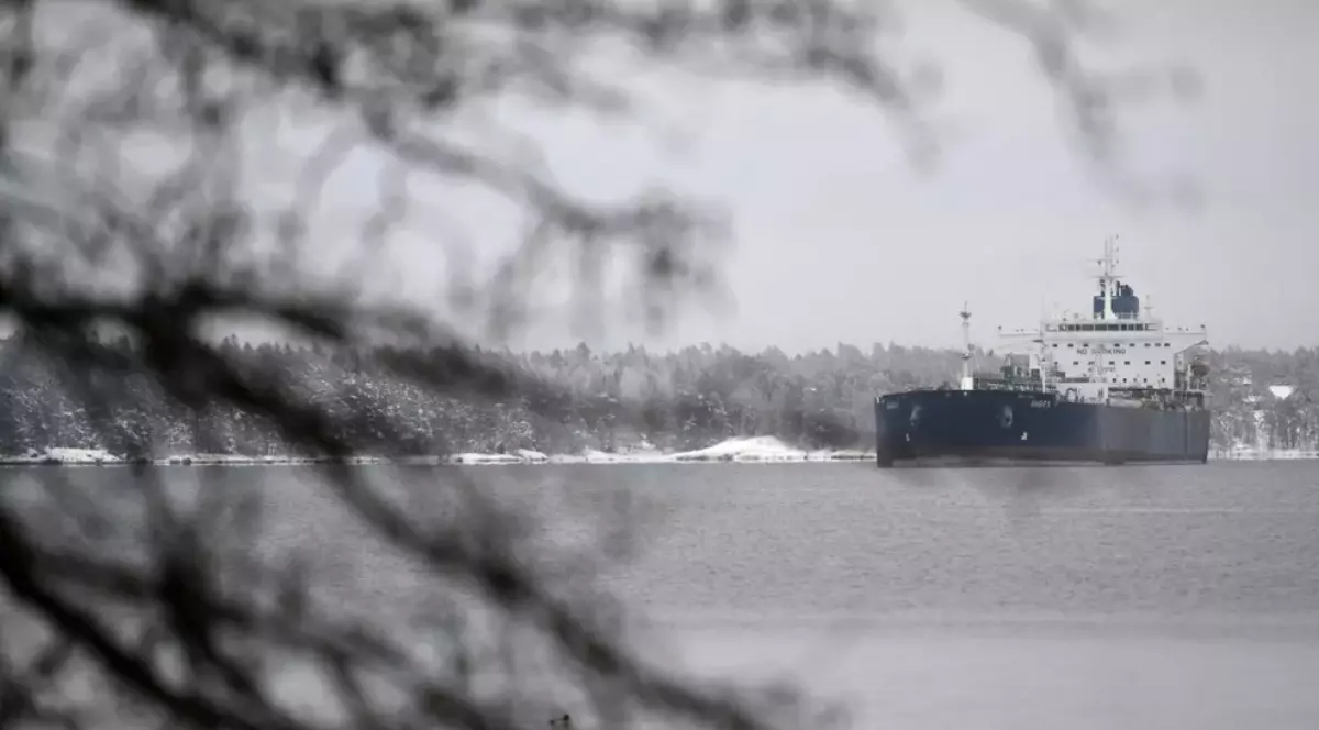 Petrolierul Eagle S, ancorat lângă portul Kilpilahti, în Golful Finlandei, după ce a avariat cabluri submarine în timp ce transporta ilegal petrol pentru Rusia